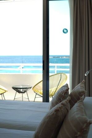 Studio, terrasse, vue mer