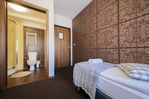 Standard Room, 2 Twin Beds, Private Bathroom | Living area | 36-inch TV with satellite channels