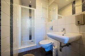 Standard Room, Private Bathroom (4 persons) | Bathroom | Shower, free toiletries, hair dryer, towels