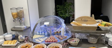 Desayuno buffet diario (EUR 12 por persona)
