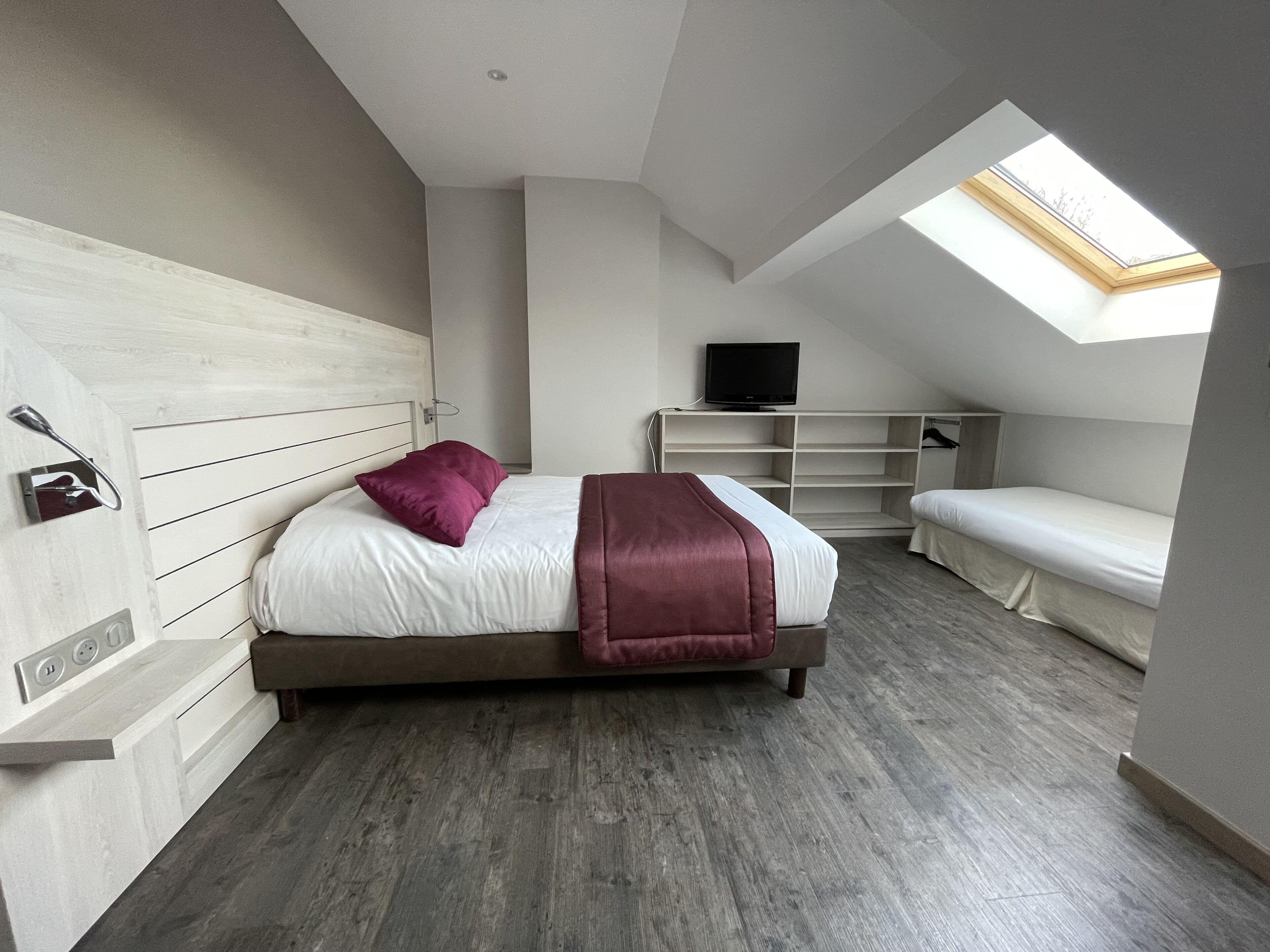 superior duplex, 1 bedroom, refrigerator & microwave | desk, soundproofing, free wifi, bed sheets