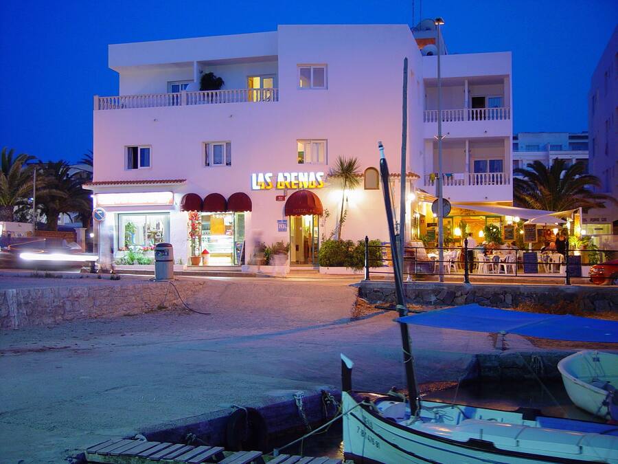 Depan hartanah - siang/malam