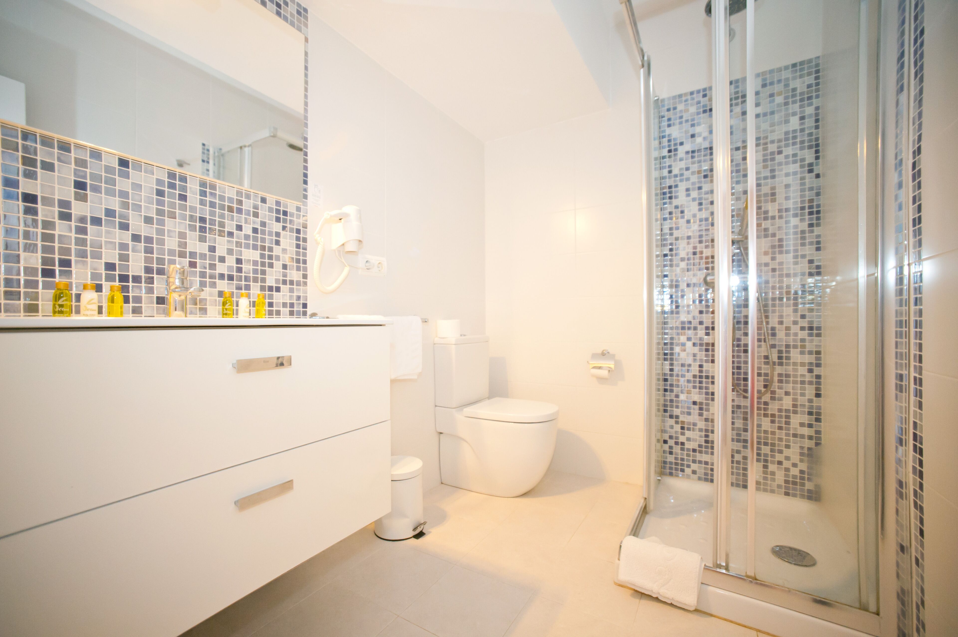 standard double room, balcony | bathroom | shower, rainfall showerhead, eco-friendly toiletries, hair dryer