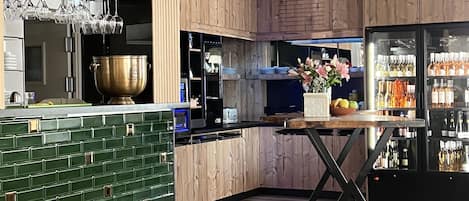 Daily buffet breakfast (EUR 16.90 per person)