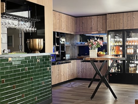 Daily buffet breakfast (EUR 16.90 per person)