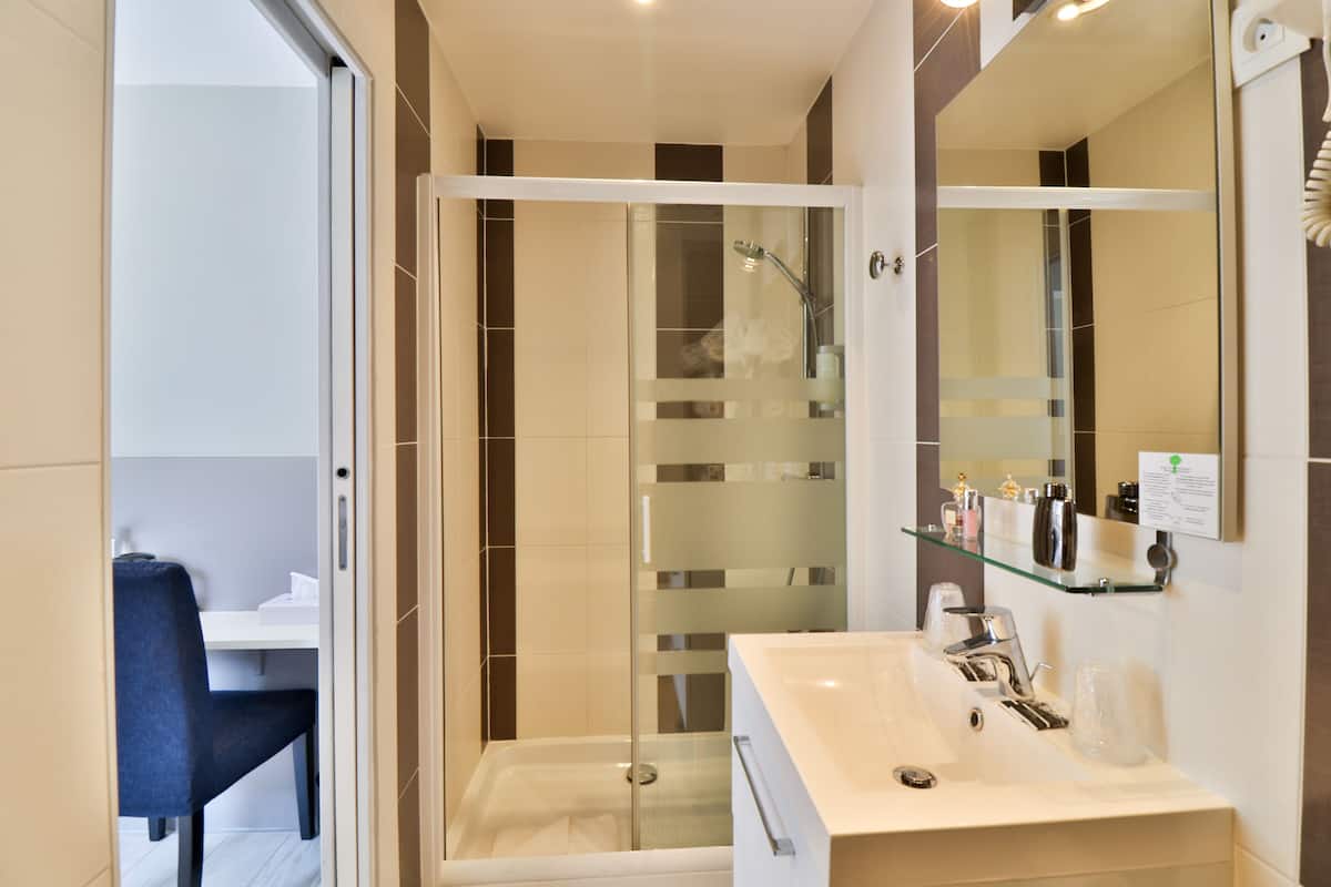 comfort quadruple room, pool view | bathroom | free toiletries, hair dryer, towels