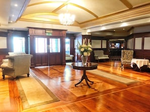 Sala de estar en el lobby
