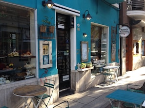 Deli