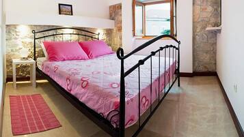 Premium Apartment | Desk, iron/ironing board, free WiFi