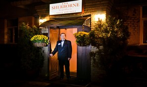 Property entrance - Sherborne ApartHotel (Kyiv)