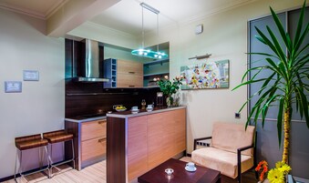 Standard Apartment, 1 Bedroom | Private kitchenette | Fridge, microwave, oven, stovetop