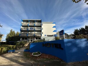 Front of property - The Originals City, Hôtel Villancourt (Le Pont-de-Claix)