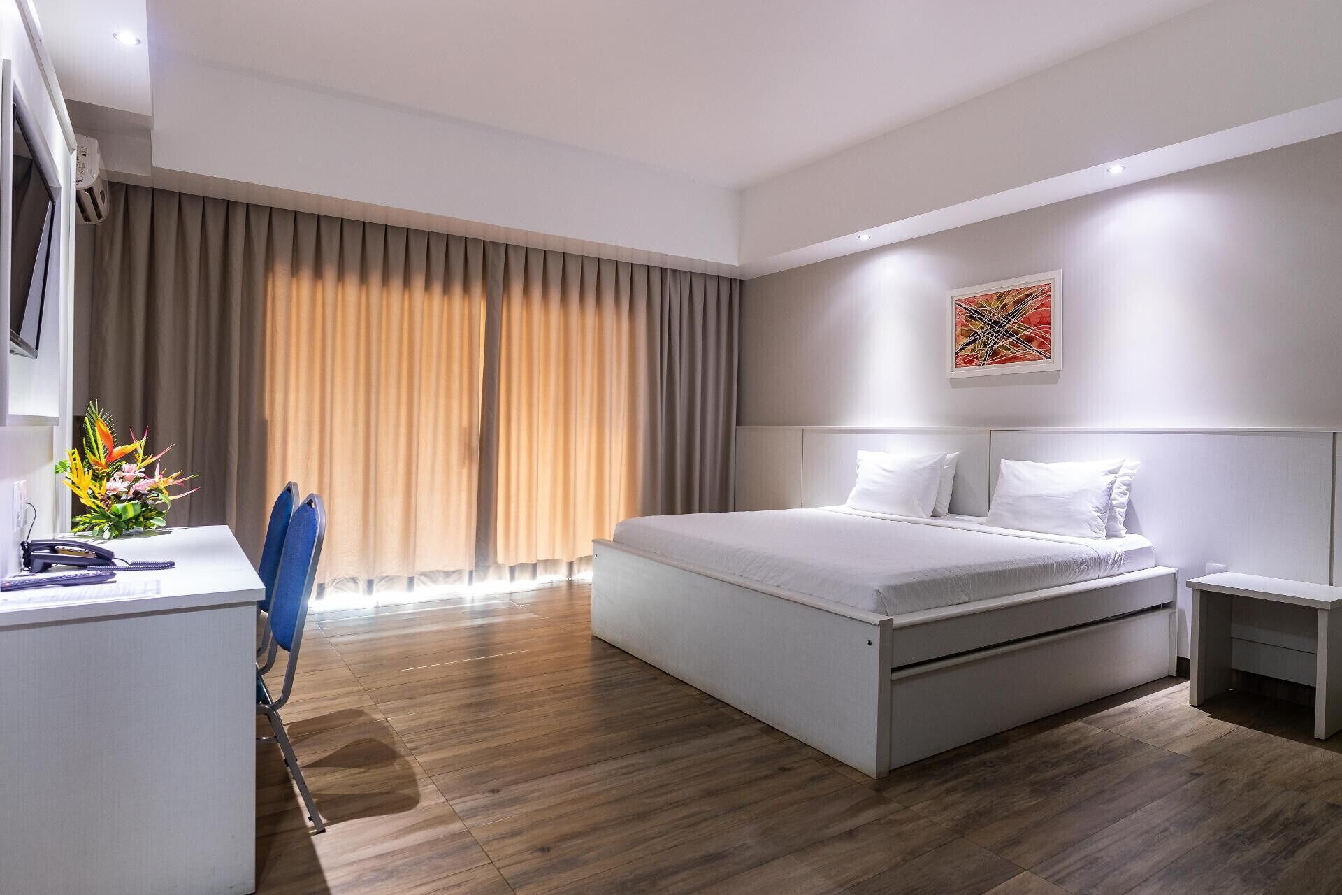 Premium bedding, pillowtop beds, minibar, in-room safe