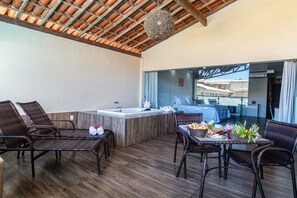 Suíte premium | Roupas de cama premium, camas com colchões pillow-top, frigobar