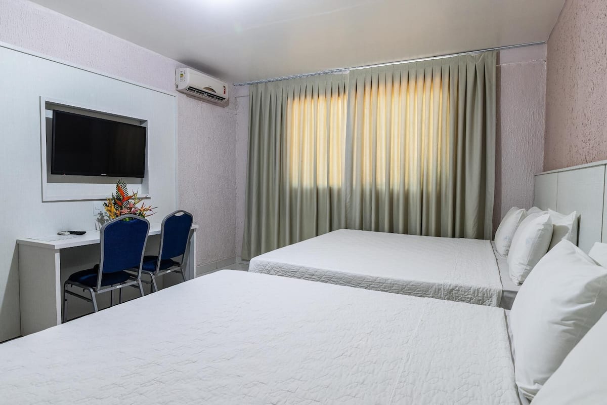 Biancheria da letto di alta qualità, materassi a doppio strato, minibar