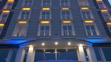 Façade de lâhĂ©bergement - soirĂ©e/nuit