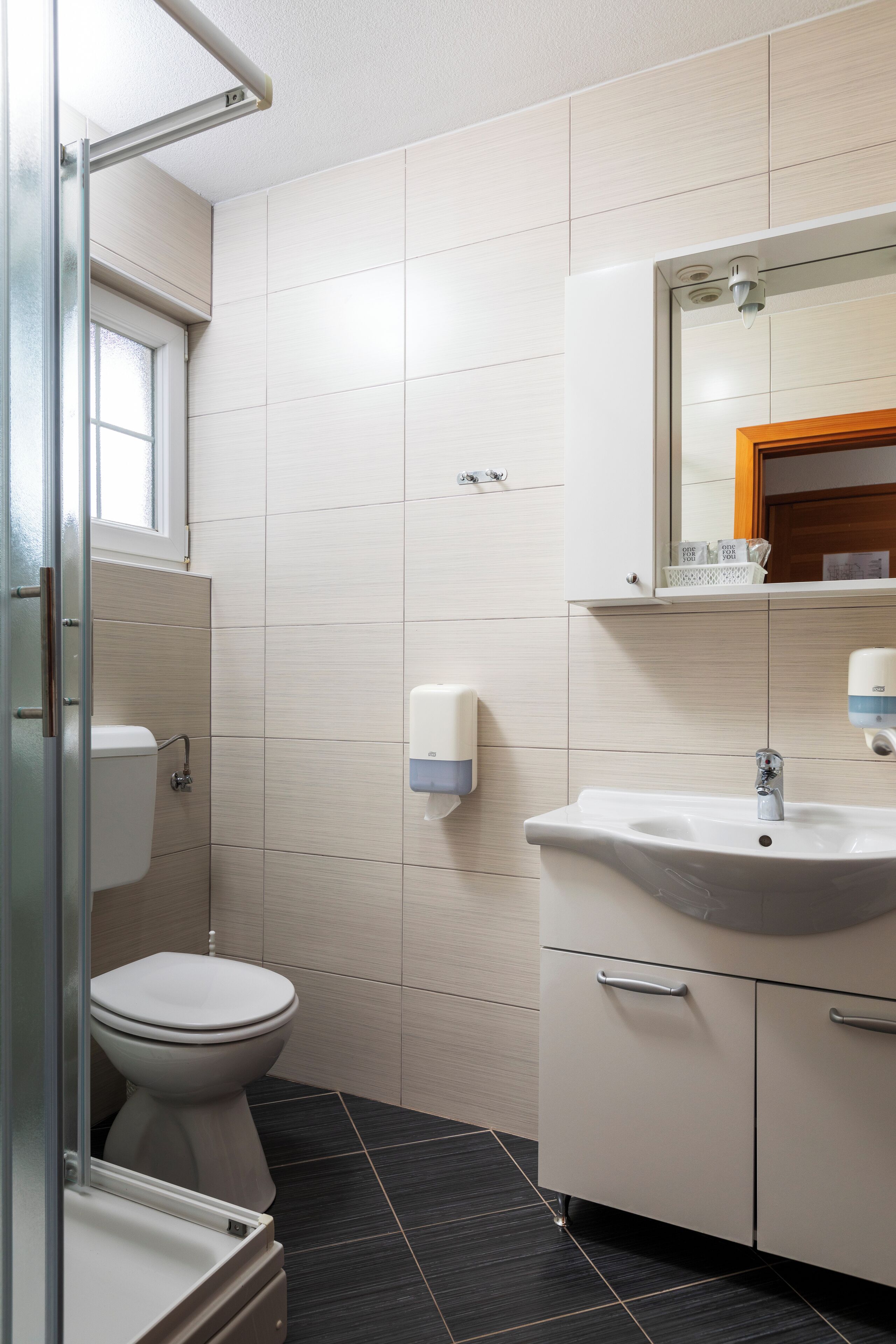 superior double room (villa dora) | bathroom | shower, free toiletries, hair dryer, towels