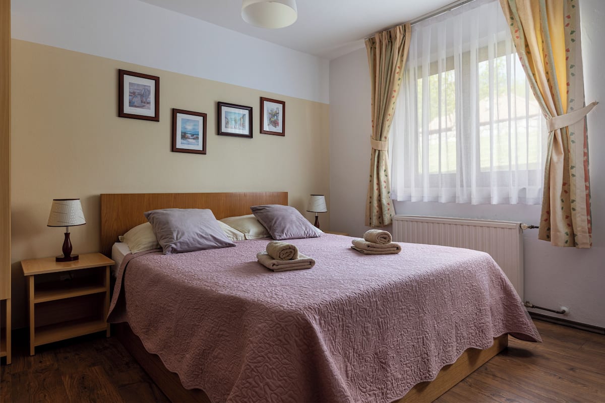 Pillowtop beds, desk, laptop workspace, blackout drapes