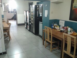 Dining - Hostel Louise (Brussels)