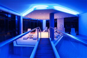 Sisäuima-allas, ulkouima-allas