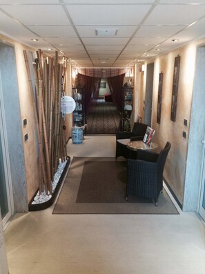 Sauna, hot tub, Turkish bath/hammam, body treatments, body scrubs