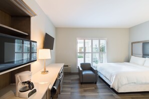 Room, 1 Queen Bed | Premium bedding, down duvets, pillow-top beds, in-room safe - Hotel La Vista Azul (Providenciales)