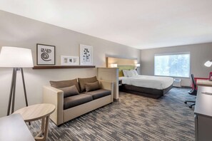 ห้องสตูดิโอสวีท, เตียงคิงไซส์ 1 เตียง, ปลอดบุหรี่ | เครื่องนอนระดับพรีเมียม, เตียงพร้อมฟูกเสริมที่นอน, ตู้นิรภัยในห้องพัก