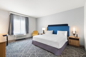 Chambre, 1 très grand lit, accessible aux personnes à mobilité réduite | Fer et planche à repasser, Wi-Fi gratuit, draps fournis