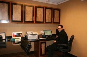 Business centre - Hampton Inn & Suites New Castle (New Castle)