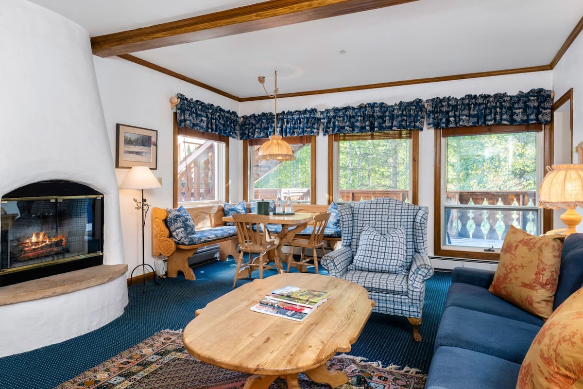 Room, Kitchen, Mountain View (Mountain View Studio with Kitchen) | In-room safe, individually decorated, individually furnished, free WiFi