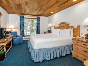 Deluxe 1 King or Queen Suite | In-room safe, individually decorated, individually furnished, free WiFi - Christiania Lodge (Vail)