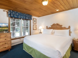1 King Bed