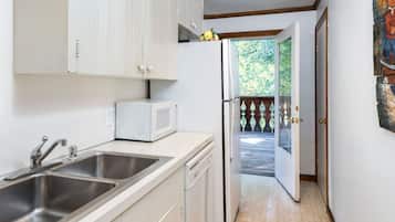 Refrigerador, cafetera/tetera