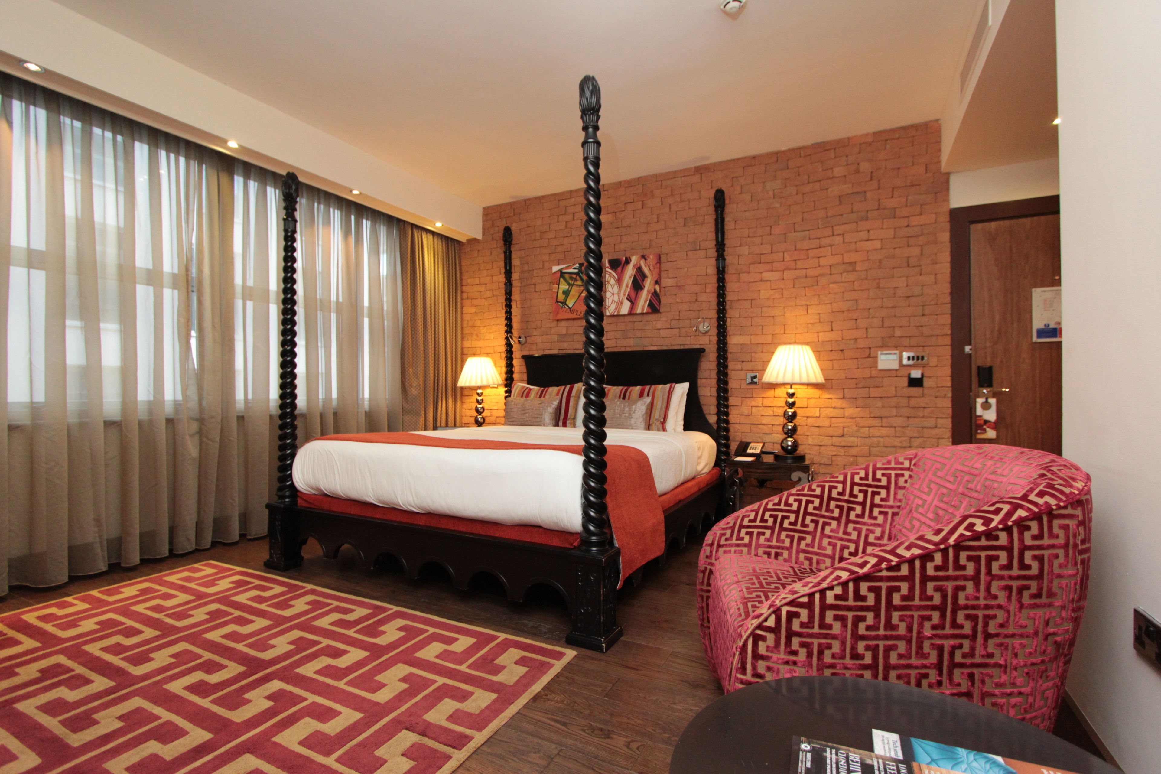 premium room, 1 king bed | 1 bedroom, minibar, in-room safe, individually decorated