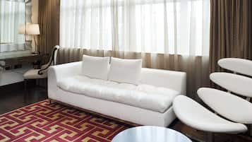 Phòng Suite, 1 phòng ngủ, quang cảnh thành phố | 1 phòng ngủ, minibar, két bảo mật tại phòng, trang trí khác biệt