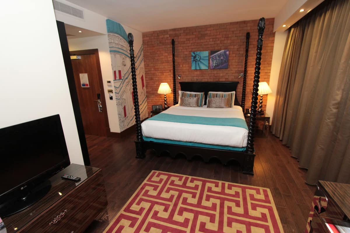 Premium kamer, 1 kingsize bed | Een minibar, een kluis op de kamer, een bureau
