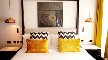 Standard Room, 1 King Bed, City View | 1 bedroom, minibar, in-room safe, individually decorated