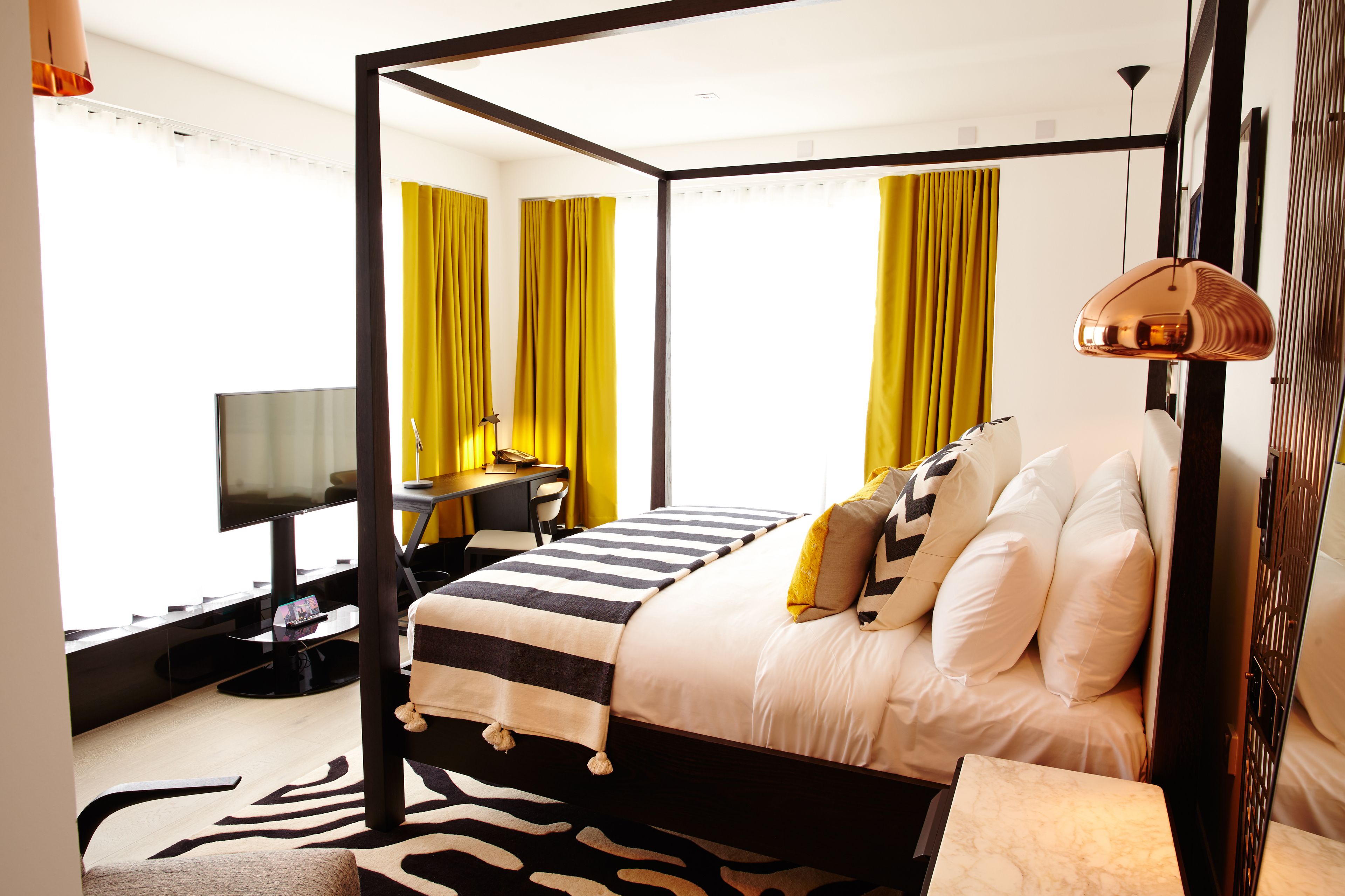 standard room, 1 king bed, city view | 1 bedroom, minibar, in-room safe, individually decorated