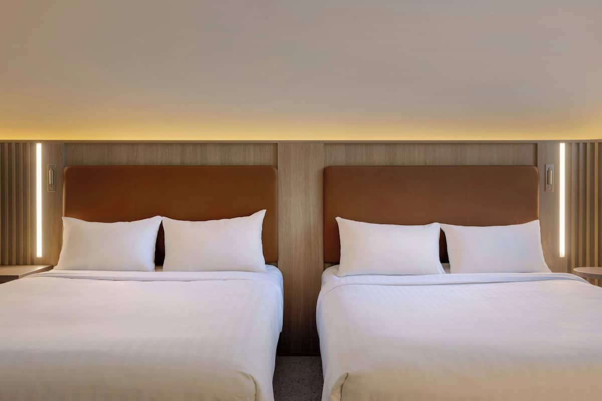 Hochwertige Bettwaren, Pillowtop-Betten, Zimmersafe, Schreibtisch