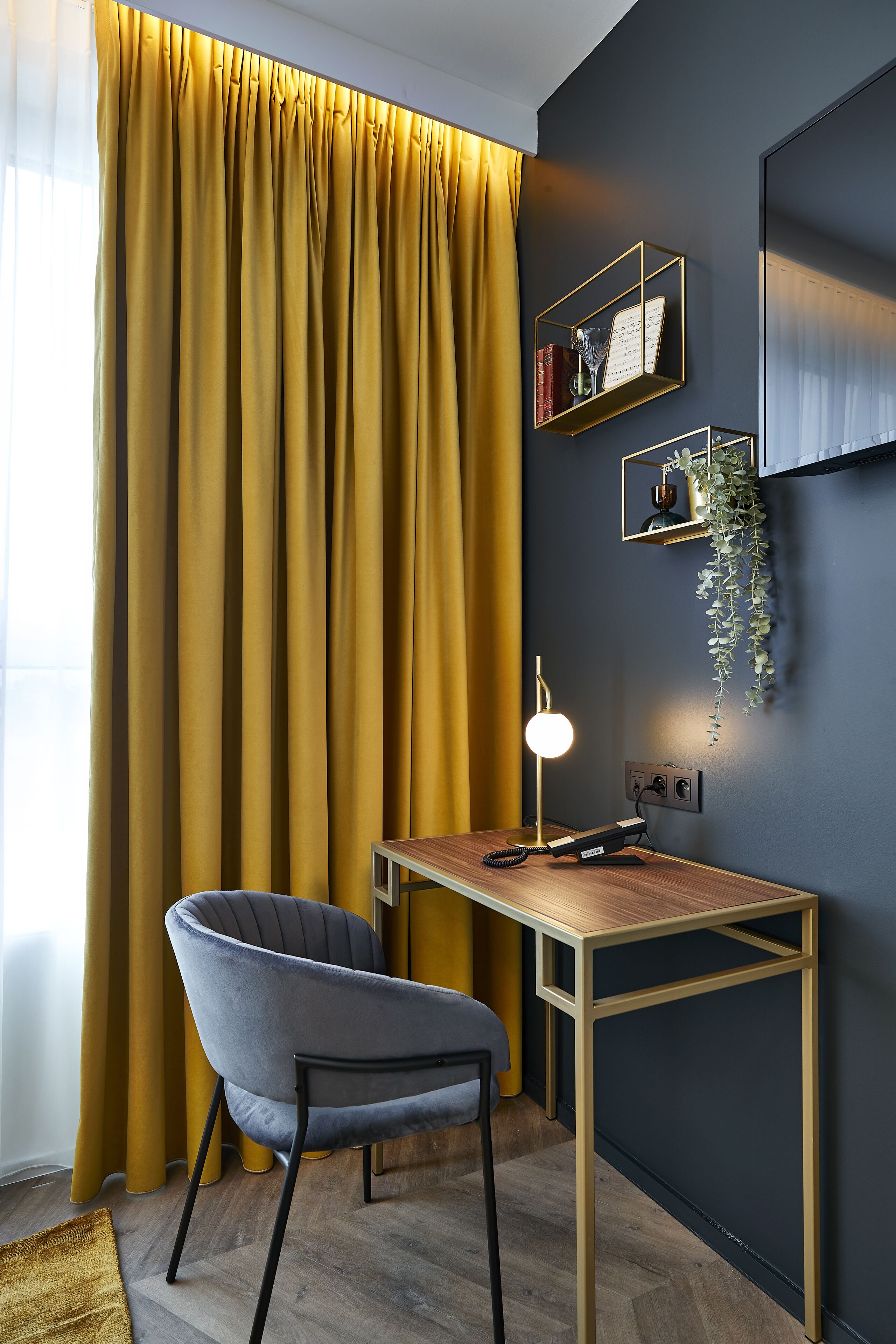 triple room | in-room safe, desk, soundproofing, free wifi