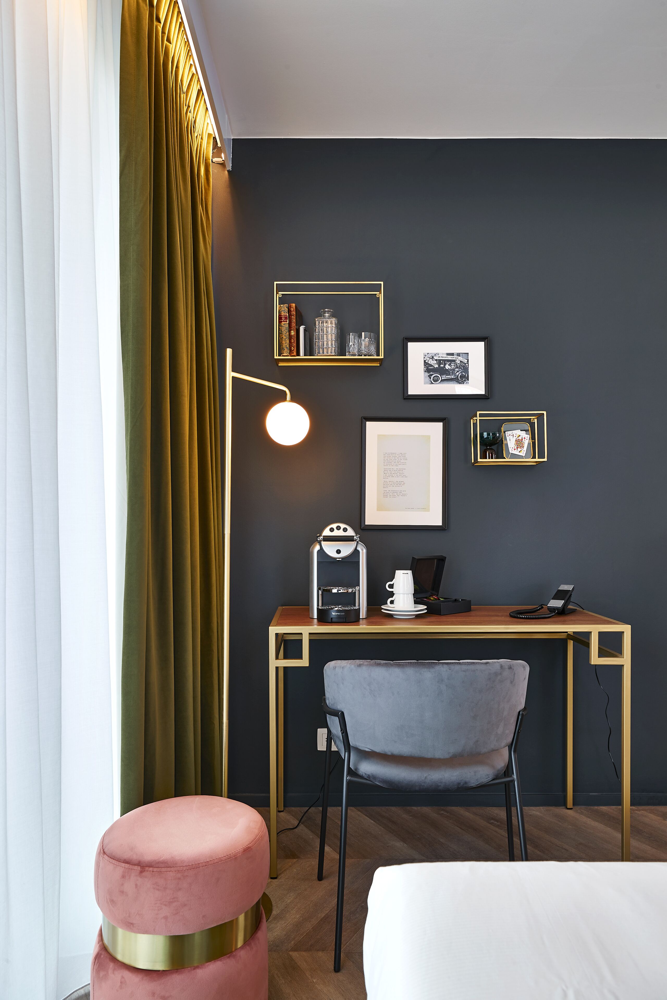 quadruple room | in-room safe, desk, soundproofing, free wifi