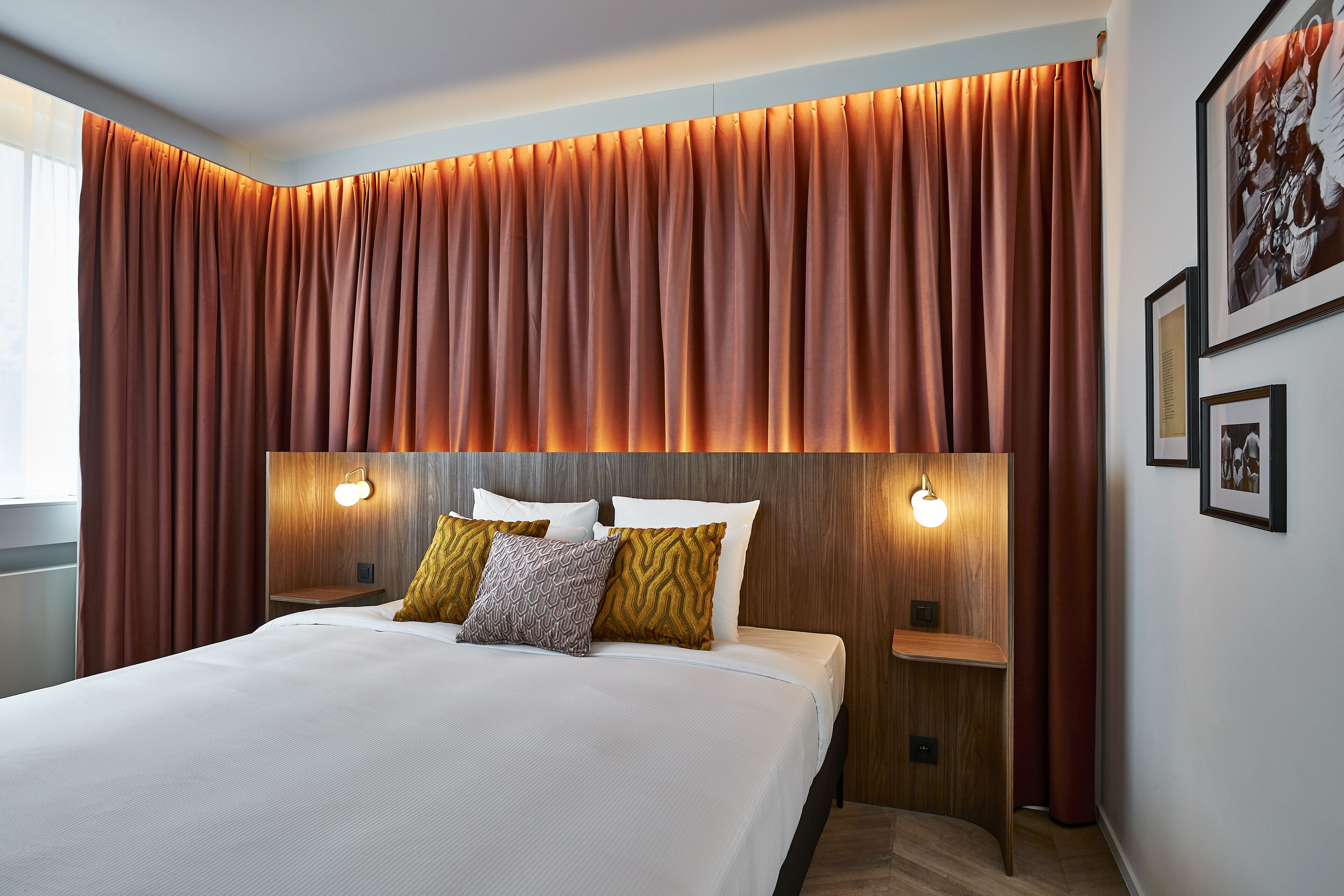 deluxe room, balcony | in-room safe, desk, soundproofing, free wifi