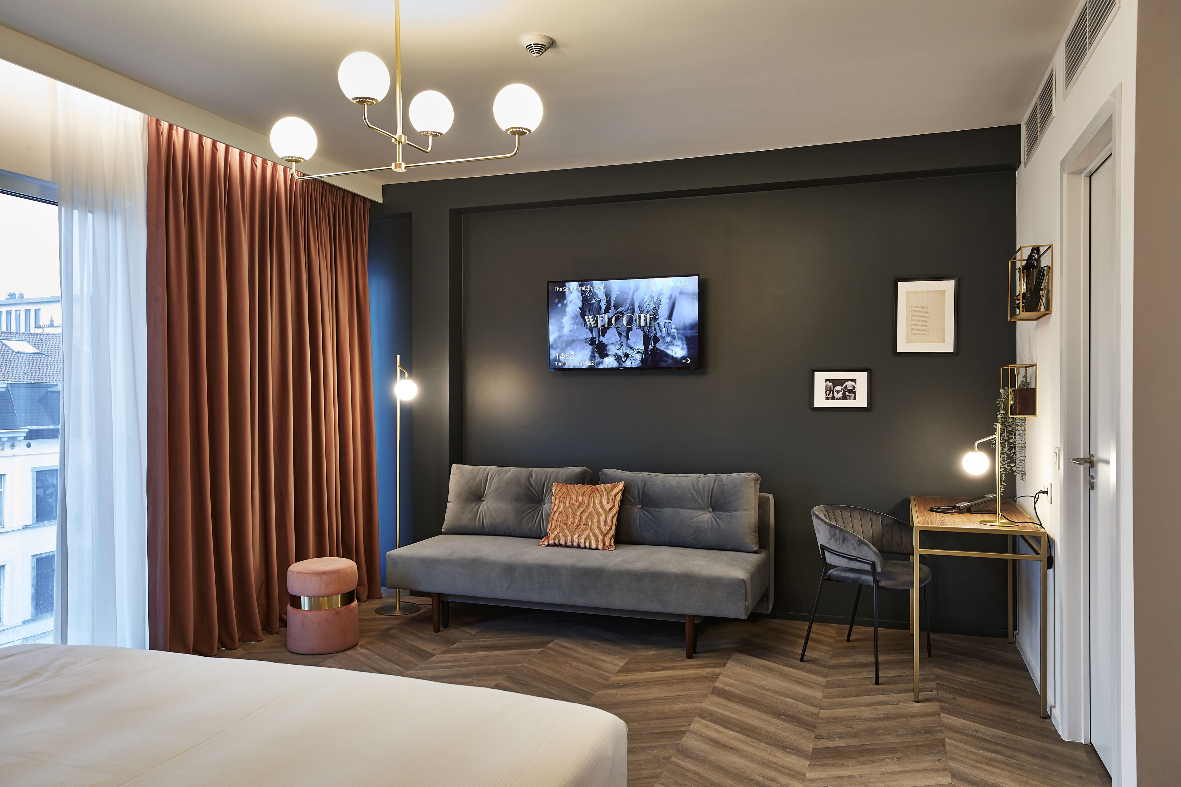 quadruple room | in-room safe, desk, soundproofing, free wifi