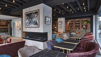 Petit déjeuner buffet (18 EUR par personne)