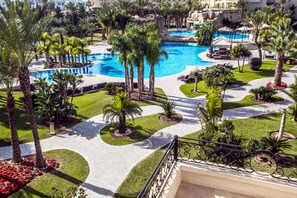 Indoor pool, outdoor pool, pool umbrellas - The Russelior Hotel & Spa (Hammamet)