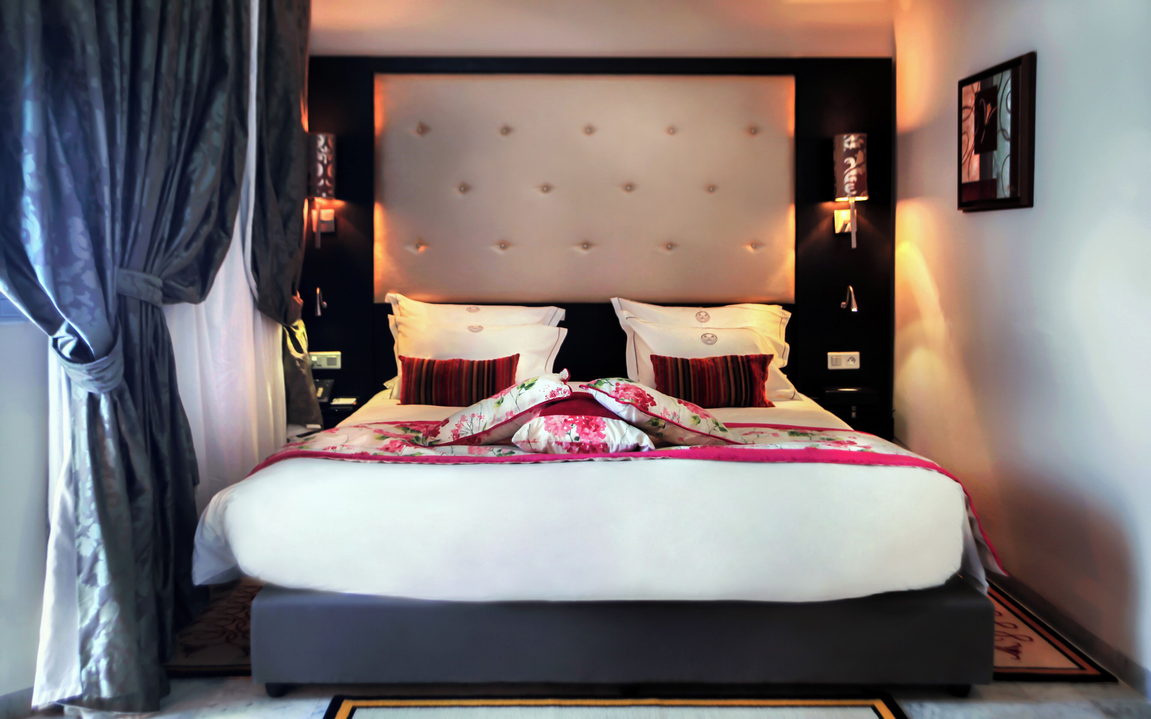 Egyptian cotton sheets, premium bedding, Tempur-Pedic beds, minibar