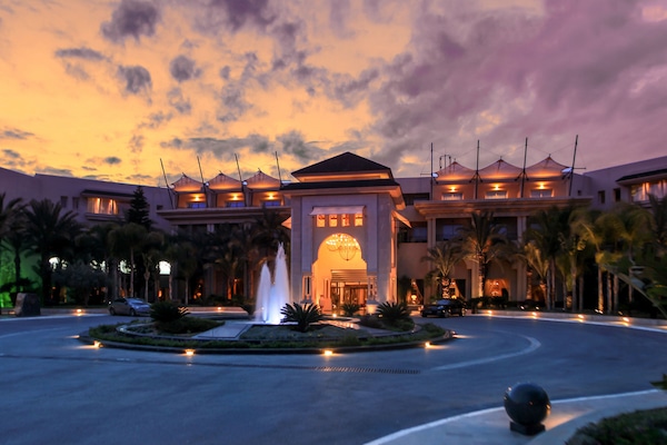 Depan hartanah - siang/malam