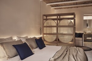 Studio Suite, Private Pool | Minibar, in-room safe, individually decorated, individually furnished