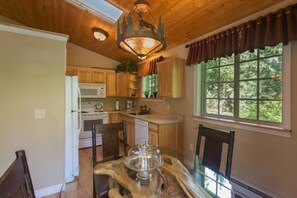 Room, Private Bathroom (Woodland Retreat)
