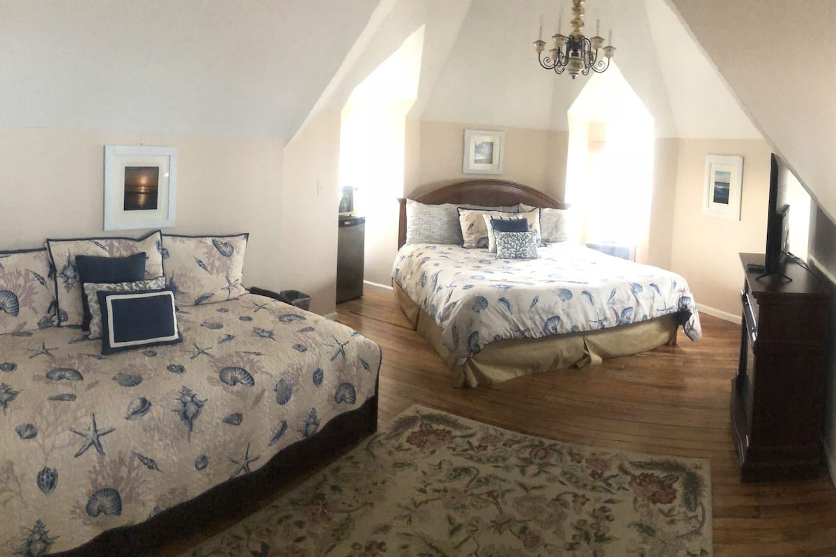 Iron/ironing board (on request), rollaway beds, WiFi (free)